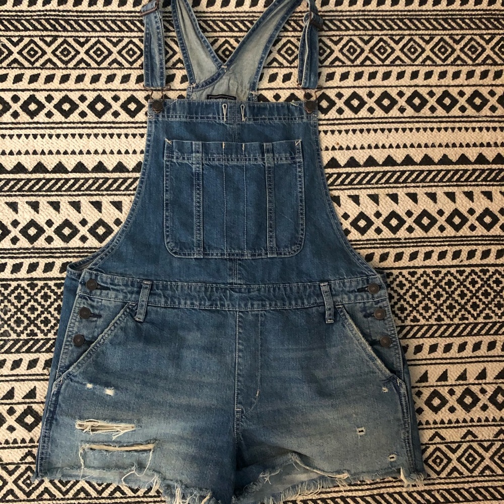 Abercrombie & Fitch overall shorts